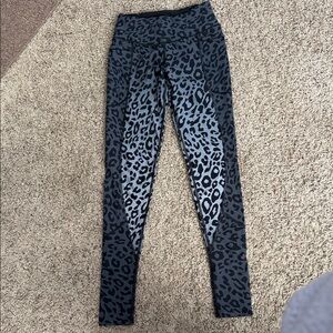 Victoria's Secret Black and Gray Leopard Print Leggings size XS